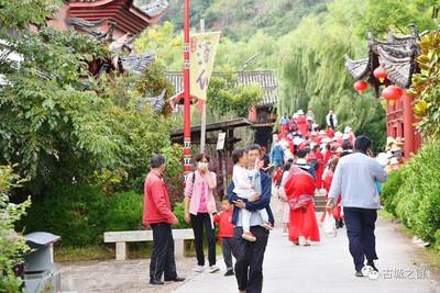 觀音峽景區(qū)迎來千人旅游團,疫情防控不松懈!